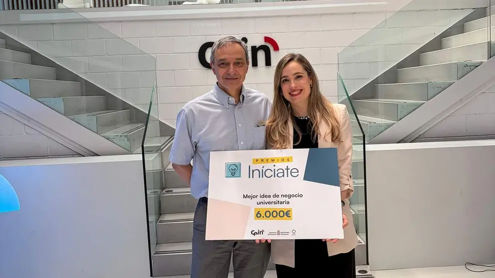 Ferm&iacute;n Mallor y Marta Cildoz, tras recoger el Premio In&iacute;ciate 2026. UNIVERSIDAD P&Uacute;BLICA DE NAVARRA