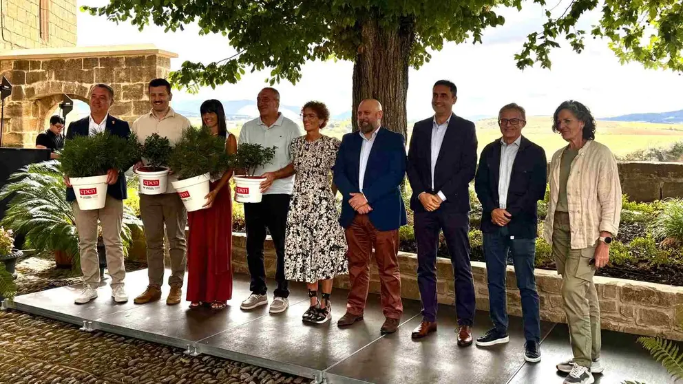 El alcalde de Arguedas, Jos&eacute; Luis Sanz, junto a la presidenta Chivite en la presentaci&oacute;n de la fase 2026-2027 del proyecto Bosque CPEN. AYUNTAMIENTO DE ARGUEDAS
