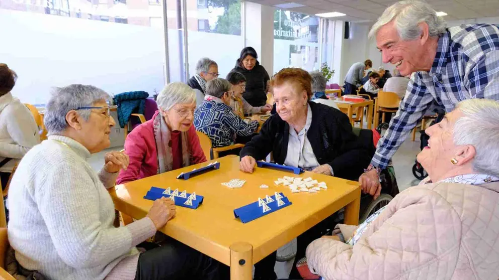 Personas mayores en un club de jubilados de Pamplona. AYUNTAMIENTO DE PAMPLONA