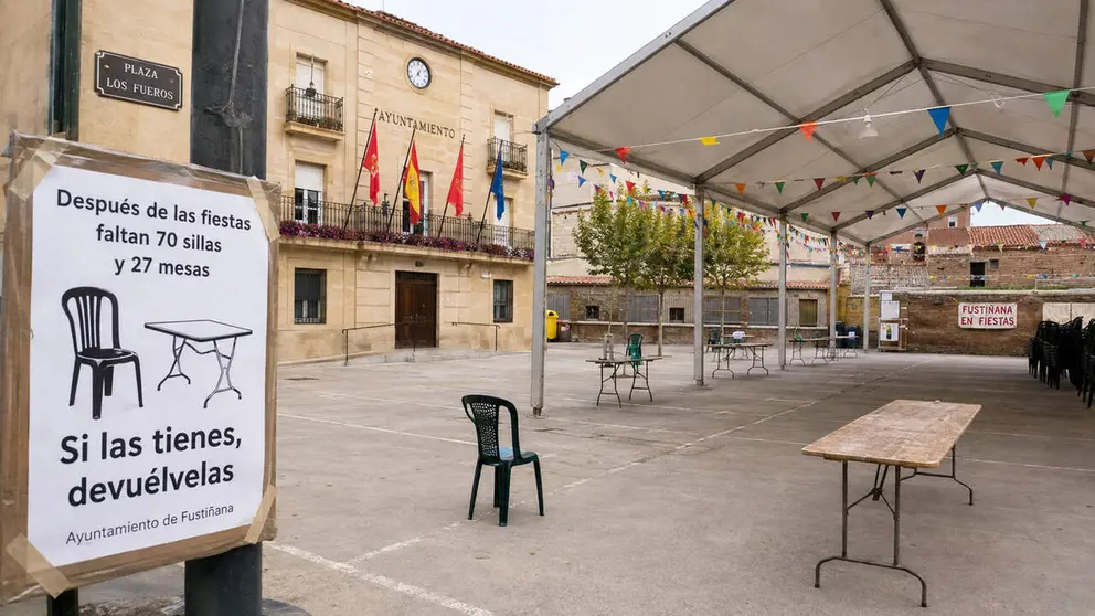 Imagen creada por IA que refleja la noticia del mobiliario perdido en Fusti&ntilde;ana.