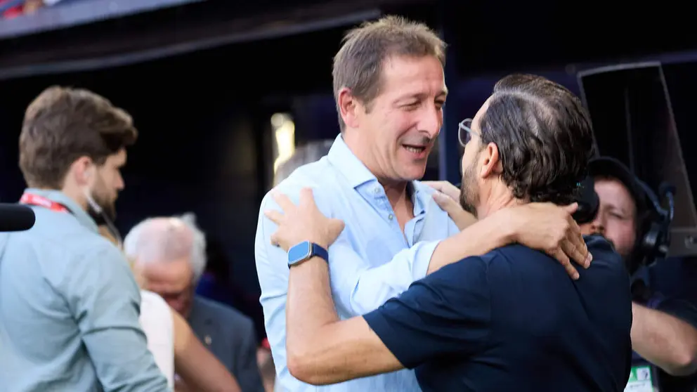 Luis Miguel Ramis (Entrenador. OSA) y Jos&eacute; Bordal&aacute;s (Entrenador. GET) durante el partido de LaLiga EA Sports entre CA Osasuna y Getafe CF disputado en el estadio de El Sadar en Pamplona. I&Ntilde;IGO ALZUGARAY
