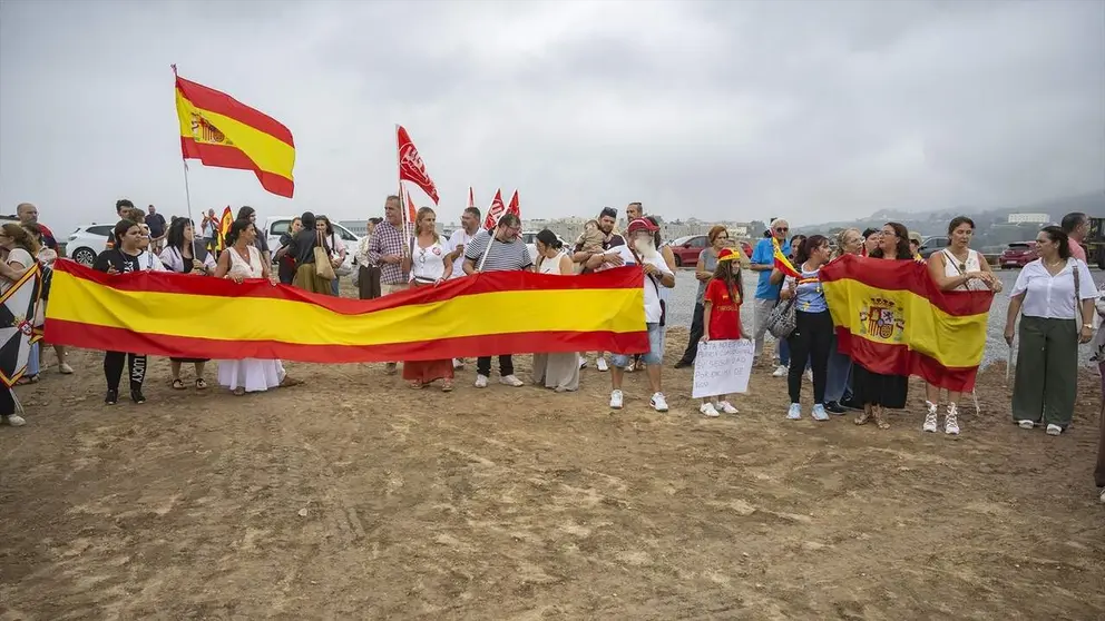 Concentraci&oacute;n de vecinos en Ceuta. EUROPA PRESS