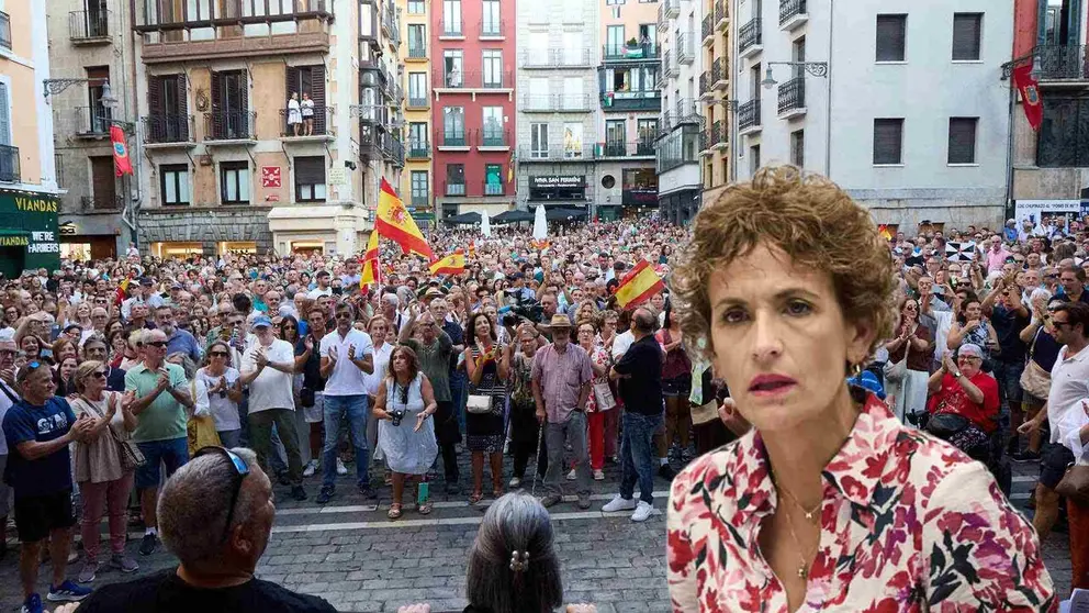 Fotomontaje de Mar&iacute;a Chivite sobre una imagen de la concentraci&oacute;n en apoyo a Ceuta.