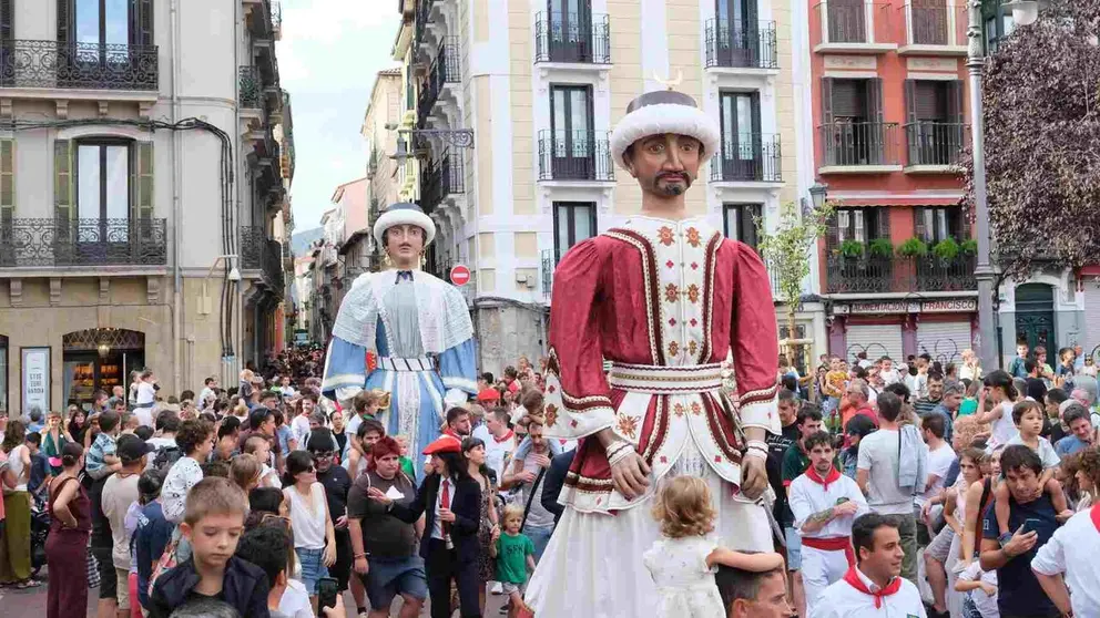 Gigantes de Pamplona en las calles por el Privilegio de la Uni&oacute;n. AYUNTAMIENTO DE PAMPLONA
