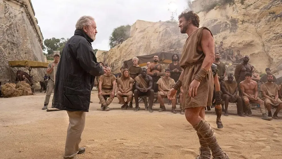 Ridley Scott con Paul Mescal en Gladiator II