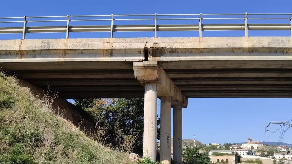 Estado actual del viaducto sobre las v&iacute;as de ADIF en Muruarte de Reta. GOBIERNO DE NAVARRA