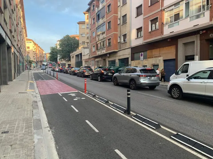 Enorme atasco de tr&aacute;fico en la calle Juli&aacute;n Gayarre de Pamplona. Navarra.com