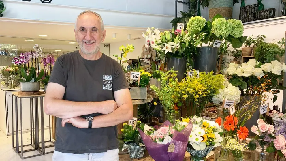 I&ntilde;aki en la tienda flores Torrens en la avenida de Bayona en Pamplona. Navarra.com