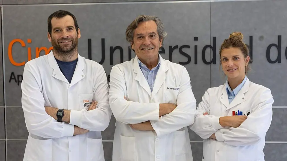 Los investigadores Ion Celay, Jos&eacute; &Aacute;ngel Mart&iacute;nez Climent y Miriam Recalde, autores principales del estudio. CIMA UNIVERSIDAD DE NAVARRA