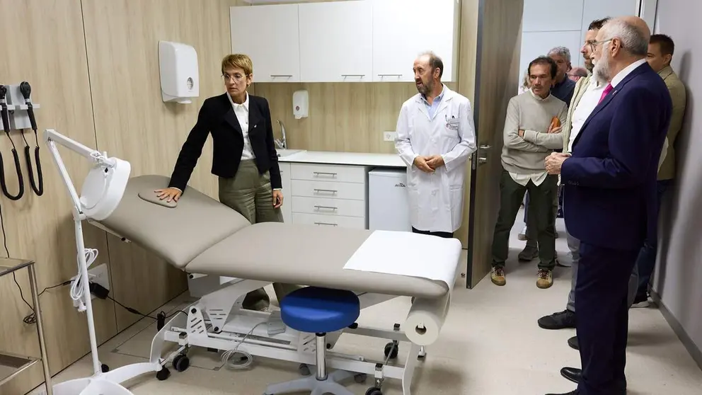 La presidenta de Navarra, Mar&iacute;a Chivite, y el consejero Fernando Dom&iacute;nguez visitan el nuevo Centro de Salud de Villava. GOBIERNO DE NAVARRA