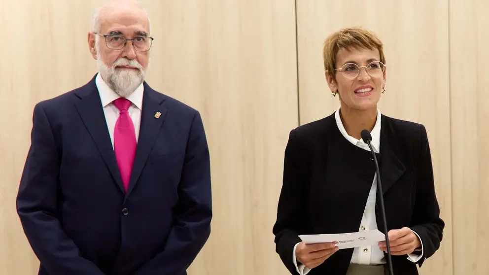 Fernando Dom&iacute;nguez y Mar&iacute;a Chivite, durante la inauguraci&oacute;n del centro de salud de Villava.