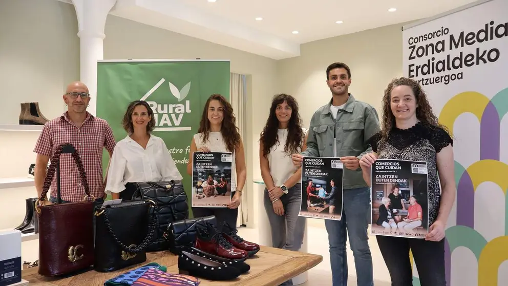 Zapater&iacute;a &Oacute;palo, de Tafalla, es uno de los comercios participantes en la campa&ntilde;a. CONSORCIO ZONA MEDIA