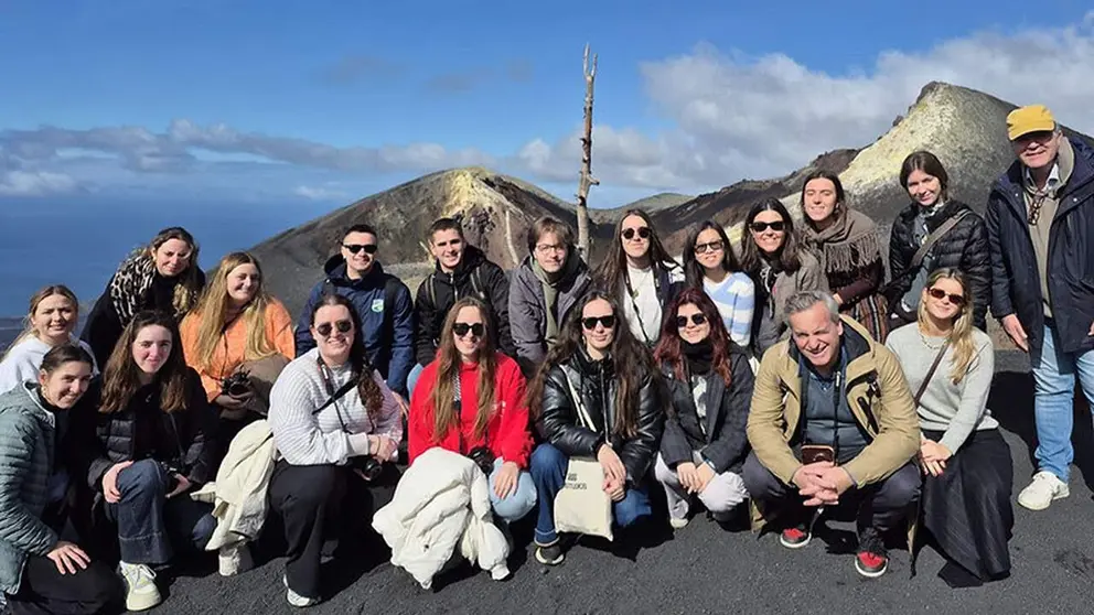 Un grupo de alumnos durante su visita a La Palma. UNIVERSIDAD DE NAVARRA