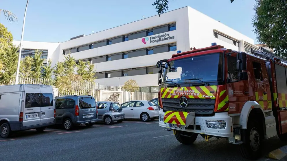 Exterior del centro Padre Menni, el d&iacute;a posterior al tr&aacute;gico incendio en Pamplona. EFE