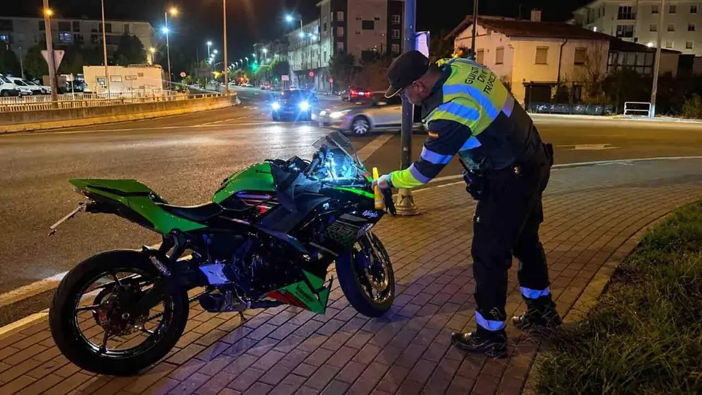 Herido un motorista de 24 a&ntilde;os tras chocar con un turismo en la PA-30 a la altura de Berrioplano.