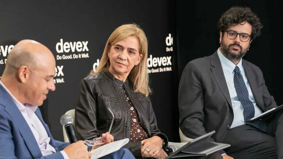 La directora del &Aacute;rea Internacional de la Fundaci&oacute;n &rdquo;la Caixa&rdquo;, S. A. R. la
Infanta Cristina, y el alto comisionado auxiliar para Operaciones de ACNUR,
Ant&oacute;n Leis. FUNDACI&Oacute;N LA CAIXA
