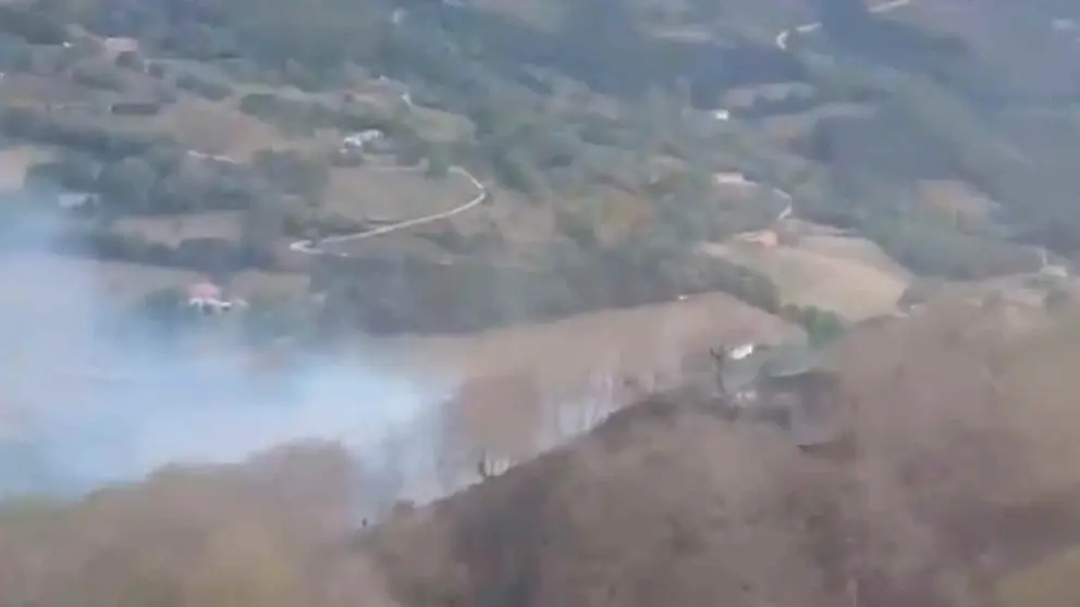 Vista a&eacute;rea del incendio entre Ezcurra y Leiza. BOMBEROS DE NAVARRA