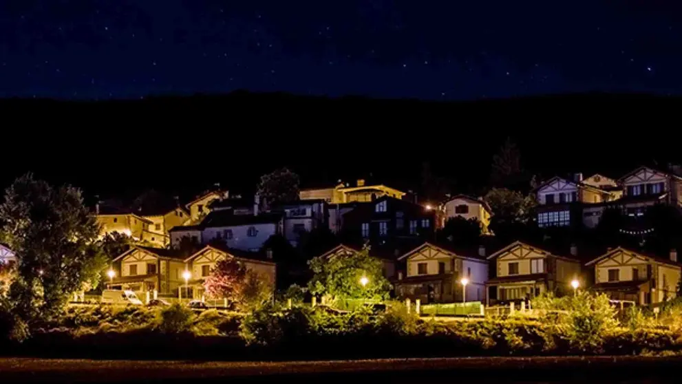 Ejemplo de iluminaci&oacute;n nocturna de ATP en un pueblo de Navarra. CEDIDA