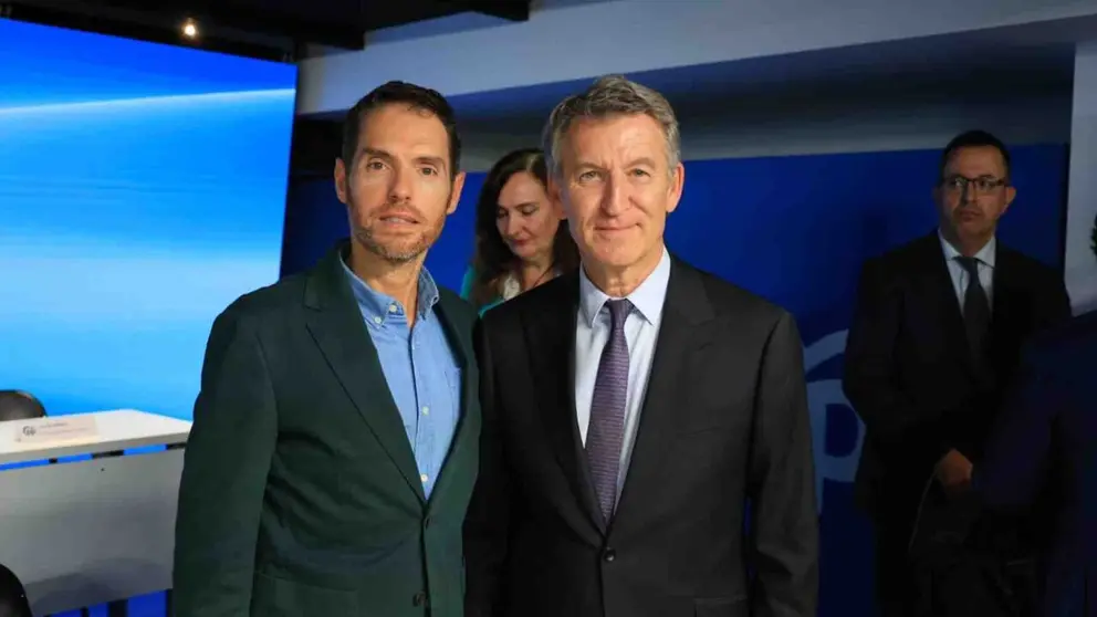 Sergio Sayas junto a Alberto N&uacute;&ntilde;ez Feij&oacute;o. PP