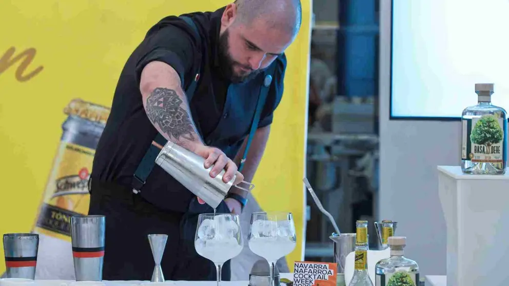 Uno de los participantes en el concurso de bartenders de Navarra. CEDIDA