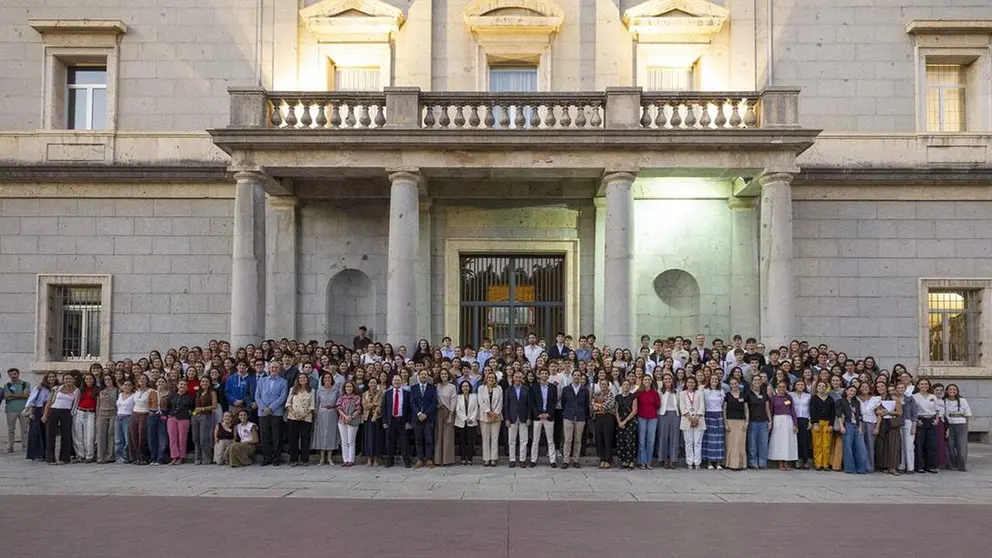 Imagen de los Becarios Alumni en el acto de bienvenida. UNIVERSIDAD DE NAVARRA