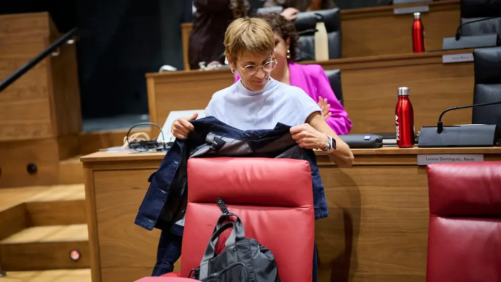 Mar&iacute;a Chivite, presidenta del Gobierno de Navarra, durante el pleno del Parlamento de Navarra. PABLO LASAOSA