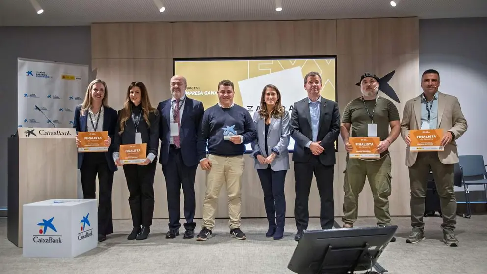 Fotograf&iacute;a de los finalistas y ganador (Zaindari) de la edici&oacute;n pasada de EmprendeXXI en Navarra. CAIXABANK