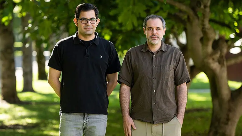 De izda. a dcha., Waseem Hassan y Asier Marzo. UPNA