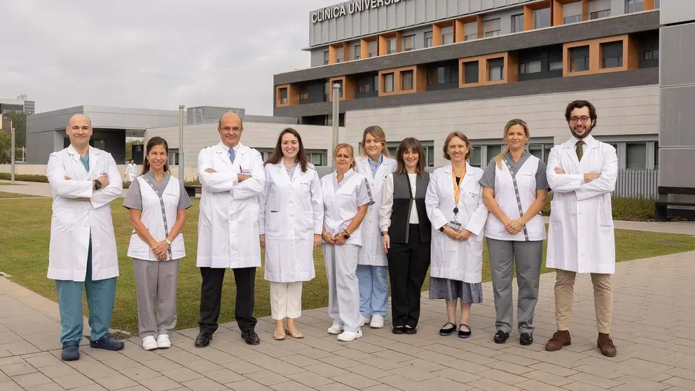 El Dr. Luis Chiva, director del Departamento de Ginecolog&iacute;a de la Cl&iacute;nica Universidad de Navarra, con especialistas multidisciplinares, enfermeras, auxiliares y administrativas del equipo de la Unidad de Fertilidad.  CL&Iacute;NICA UNIVERSIDAD DE NAVARRA