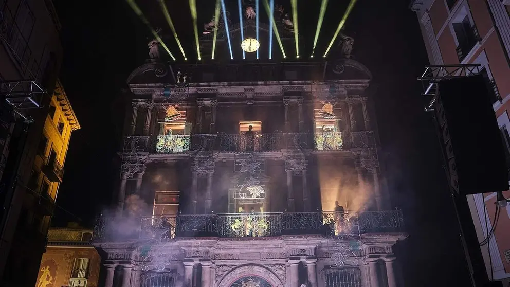 Iluminaci&oacute;n navide&ntilde;a de la fachada del Ayuntamiento de Pamplona. CEDIDA