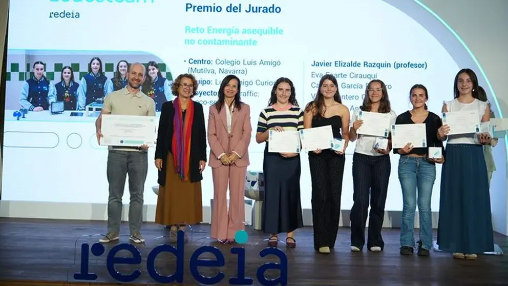 Las alumnas del colegio Luis Amig&oacute; recogen el premio en Madrid. CEDIDA