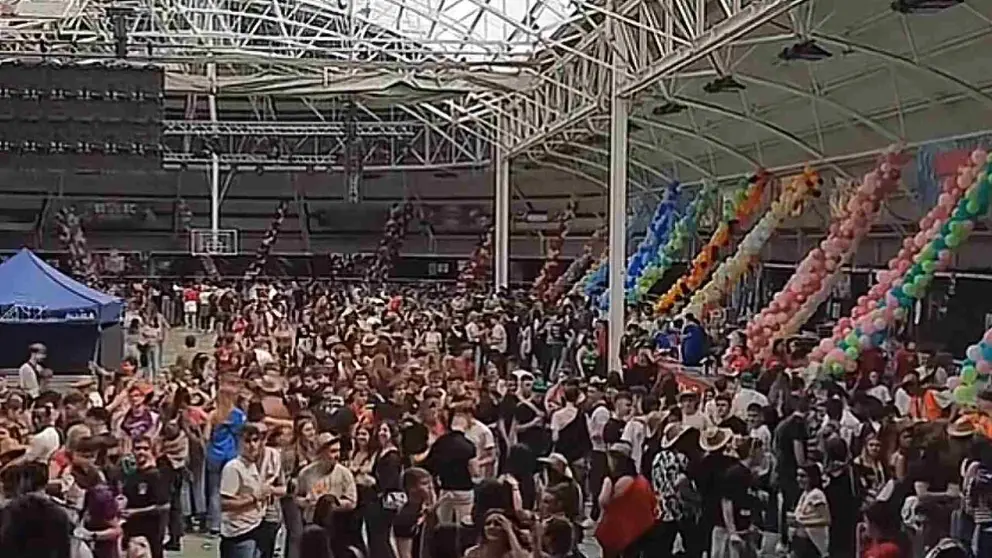 Una panor&aacute;mica de la Carpa Universitaria.