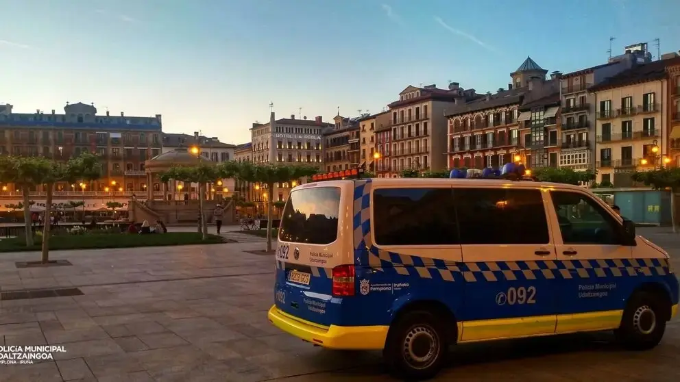 Un coche de Polic&iacute;a Municipal de Pamplona.