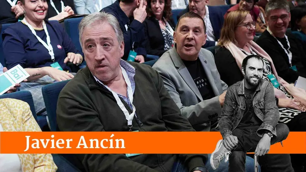 Imagen de archivo del alcalde de Pamplona, Joseba Asiron, con l&iacute;der de EH Bildu, Arnaldo Otegi. EUROPA PRESS