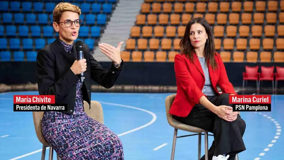Mar&iacute;a Chivite y Marina Curiel, en una imagen sobre la pista de Anaitasuna.