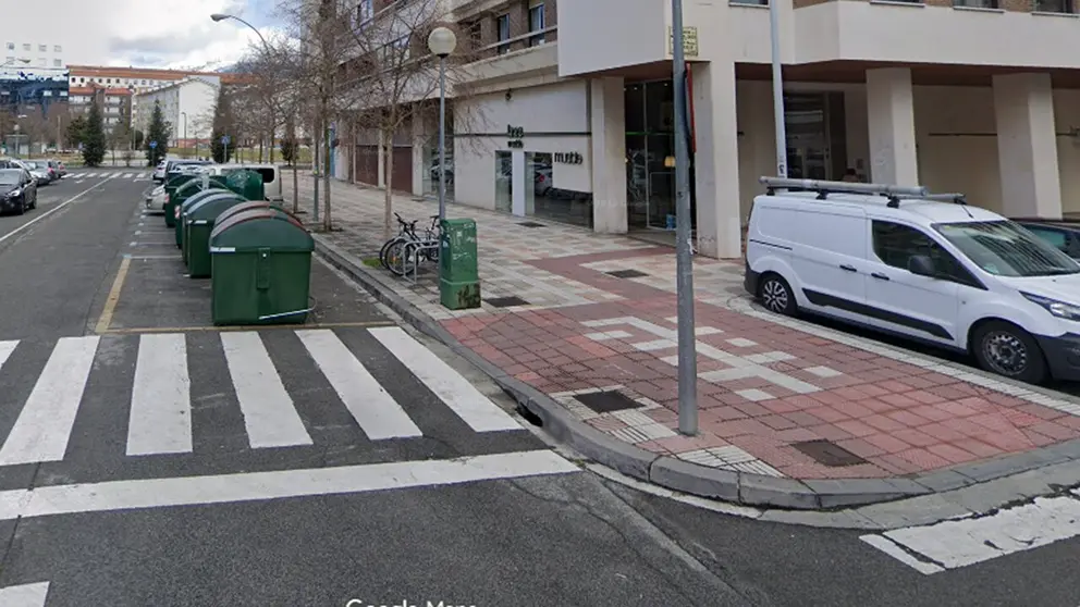 Imagen de paso de peatones en la calle Monasterio Cilveti en Pamplona. GOOGLE MAPS
