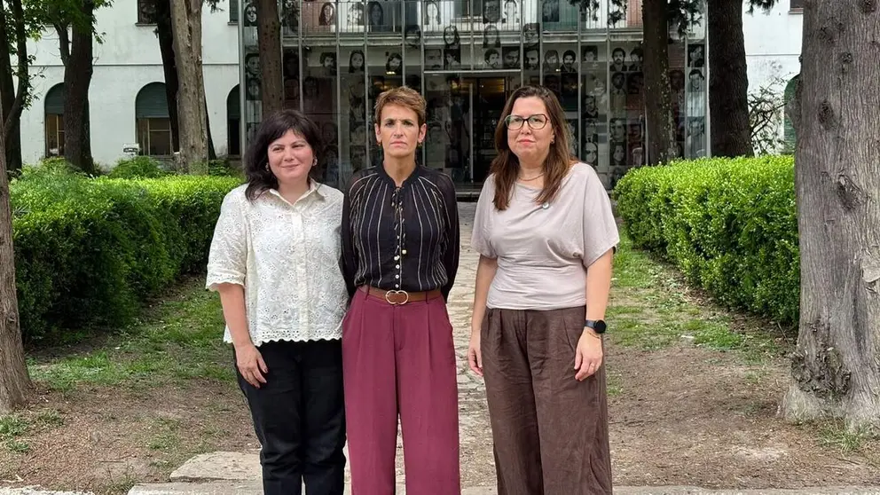 La presidenta Mar&iacute;a Chivite ha visitado la antigua Escuela Superior de Mec&aacute;nica de la Armada (ESMA) que fue un centro de detenci&oacute;n clandestino durante la dictadura argentina y hoy es un espacio de memoria, en compa&ntilde;&iacute;a de representantes de la asociaci&oacute;n Abuelas de la Plaza de Mayo. GOBIERNO DE NAVARRA