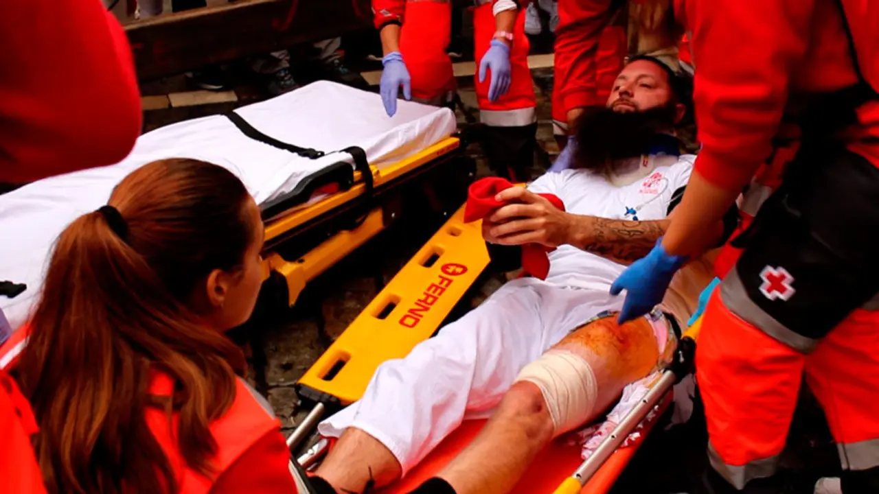 Corneado en el encierro de Núñez del Cuvillo en la zona del Ayuntamiento. S. REDíN