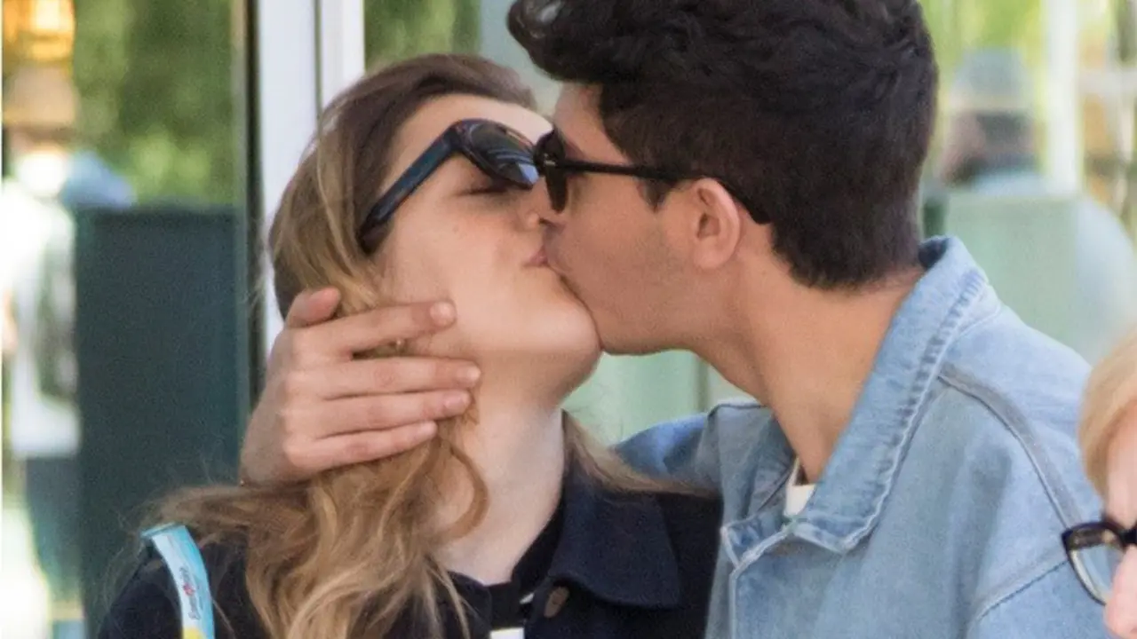 Amaia y Alfred se funden en un beso durante una de sus visitas turísticas por Lisboa, donde han representado a España en Eurovisión Foto Europa Press RAUL TERREL