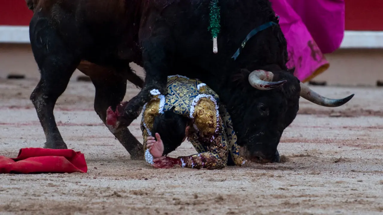 Cuarta corrida de la feria de San Fermín 2018 con toros de la ganadería de Fuente Ymbro para los toreros Sebastian Castella, Miguel Angel Perera y Alberto Lopez Simón. MIGUEL OSÉS_23