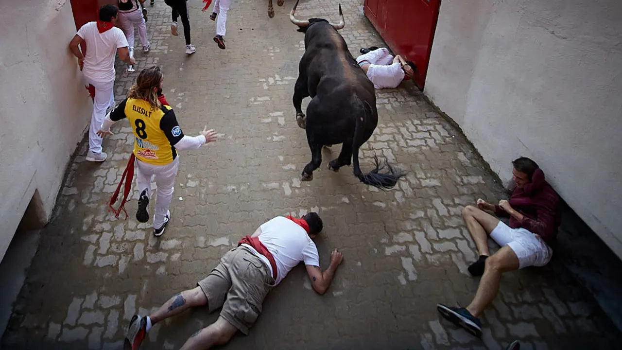 Cuarto encierro de los Sanfermines de 2019 con la ganadería de Jandilla en el tramo de entrada a la Plaza de Toros. IÑIGO ALZUGARAY