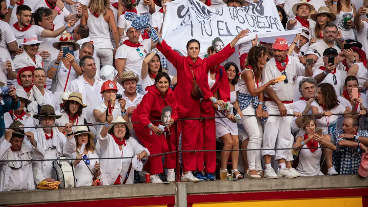 Cayetano Rivera triunfa en la sexta corrida de toros de la Feria de San Fermín en Pamplona. Maite H. Mateo