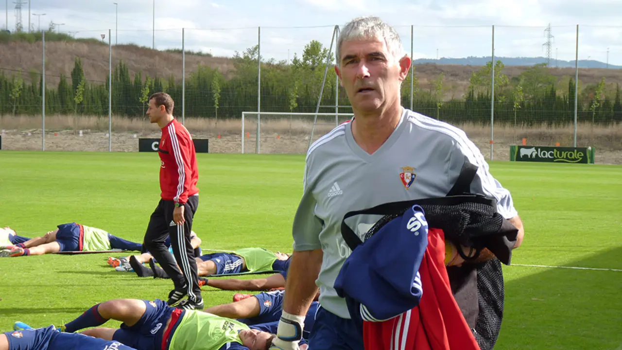 Javier Vicu&ntilde;a en un entrenamiento de Osasuna en Tajonar. Navarra.com