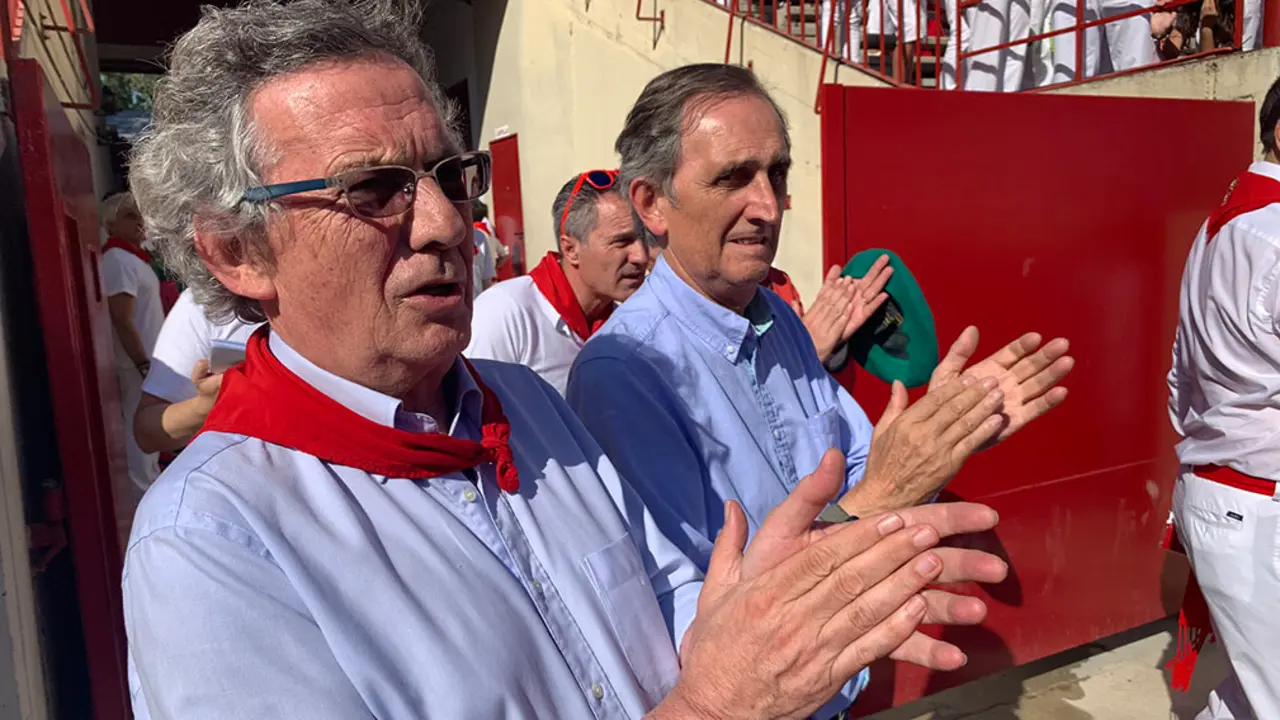 José Mª Marco y Eugenio Salinas, de la comisión taurina de la Casa de Misericordia, durante los Sanfermines de 2019 en Pamplona.