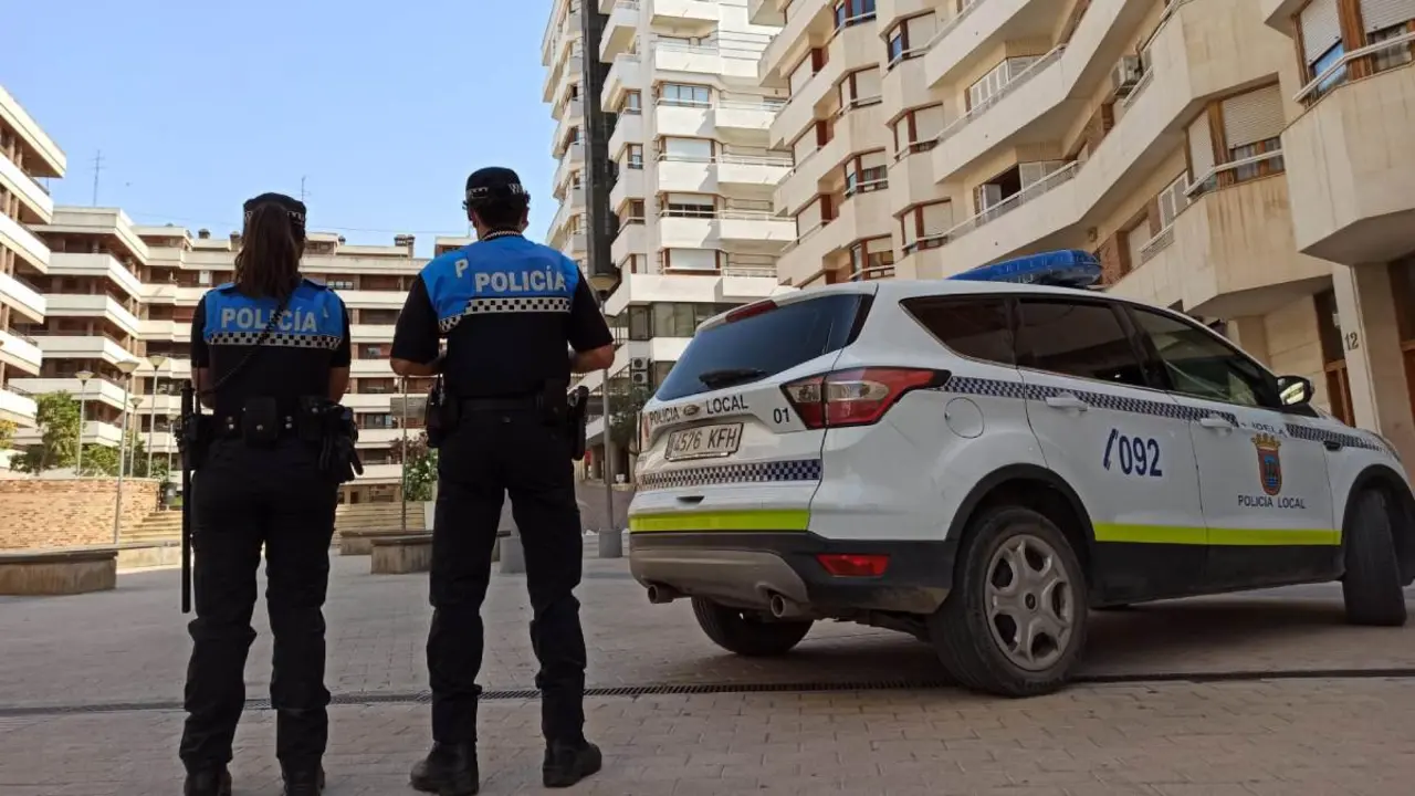 Dos agentes de la Polic&iacute;a Local de Tudela. NAVARRA.COM