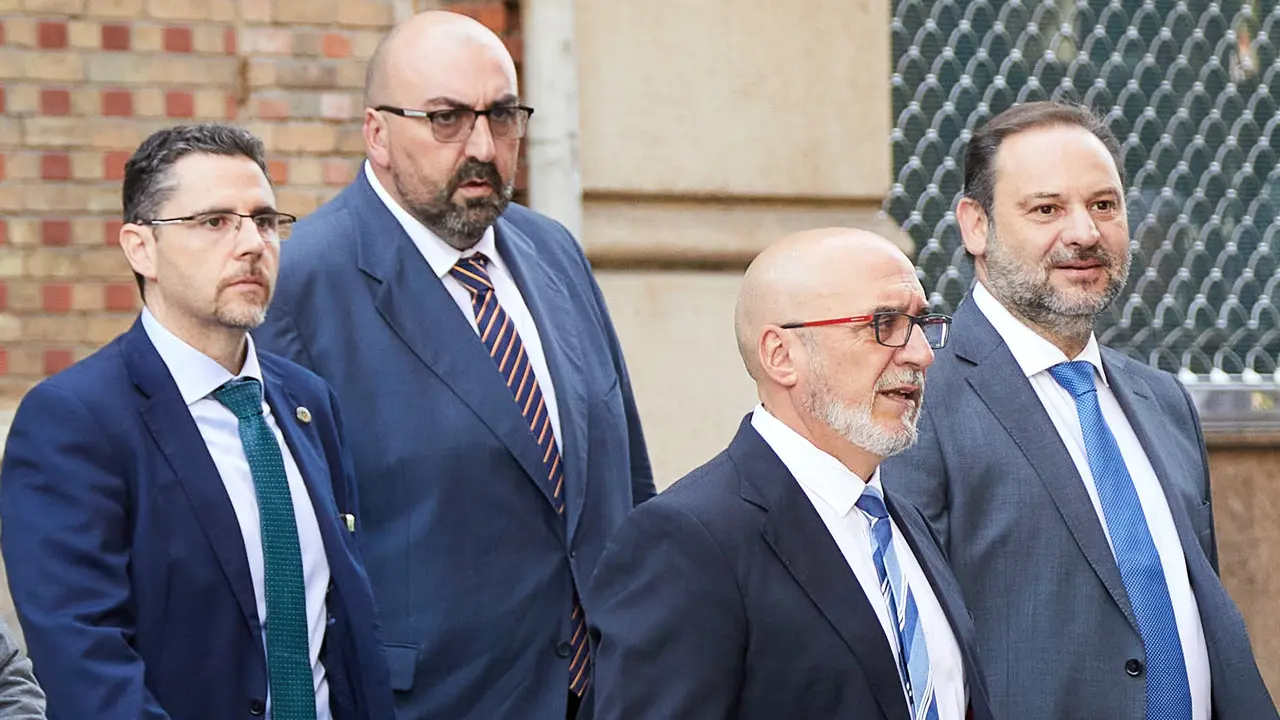 Koldo Garc&iacute;a acompa&ntilde;a a Jos&eacute; Luis &Aacute;balos al Parlamento de Navarra para asistir a la toma de posesi&oacute;n de Mar&iacute;a Chivite como presidenta del Gobierno de Navarra. I&Ntilde;IGO ALZUGARAY / ARCHIVO