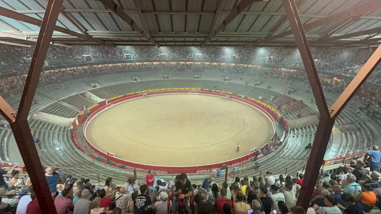Una espectacular tromba de agua obliga a suspender la novillada de San Ferm&iacute;n. NAVARRA.COM