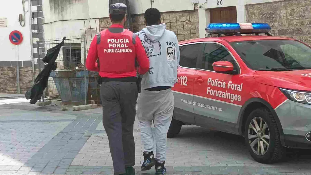 Un subsahariano detenido. POLIC&Iacute;A FORAL