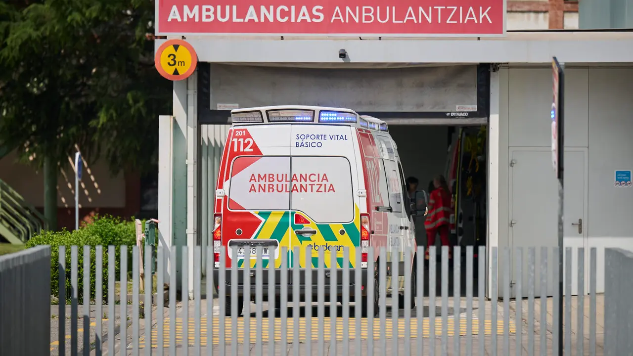 Ambulancia de la empresa p&uacute;blica Bidean. PABLO LASAOSA