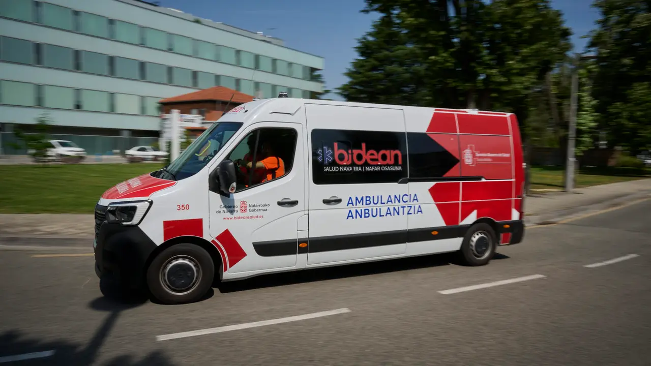 Ambulancia de la empresa p&uacute;blica Bidean. PABLO LASAOSA